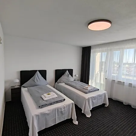 Modern Neuburg 79 - Neu - 3 - 6 Separate Betten, Ausgestattet, Smart Tv, Wi-fi Balkon * 多瑙河畔诺伊堡