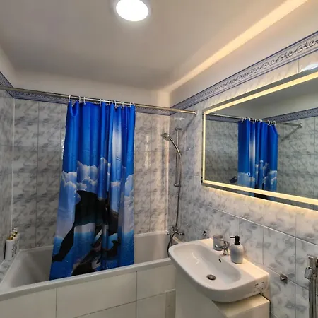 Modern Neuburg 79 - Neu - 3 - 6 Separate Betten, Ausgestattet, Smart Tv, Wi-fi Balkon *
