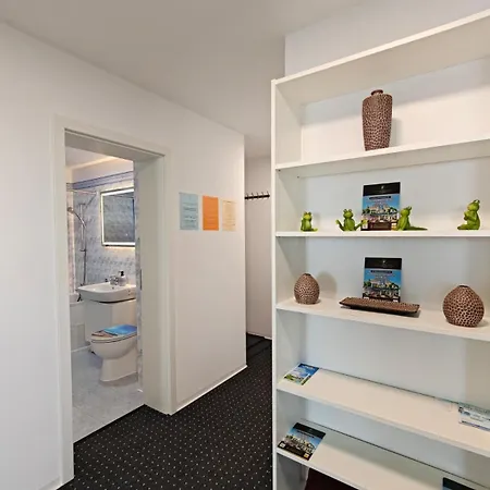 Modern Neuburg 79 - Neu - 3 - 6 Separate Betten, Ausgestattet, Smart Tv, Wi-fi Balkon 公寓