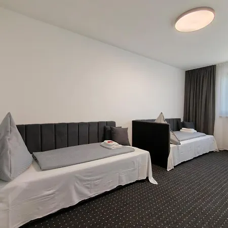 Modern Neuburg 79 - Neu - 3 - 6 Separate Betten, Ausgestattet, Smart Tv, Wi-fi Balkon 公寓 多瑙河畔诺伊堡