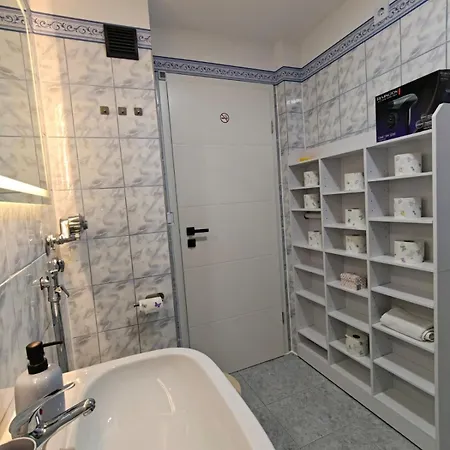 公寓 Modern Neuburg 79 - Neu - 3 - 6 Separate Betten, Ausgestattet, Smart Tv, Wi-fi Balkon