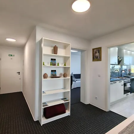 公寓 Modern Neuburg 79 - Neu - 3 - 6 Separate Betten, Ausgestattet, Smart Tv, Wi-fi Balkon *