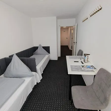 Modern Neuburg 79 - Neu - 3 - 6 Separate Betten, Ausgestattet, Smart Tv, Wi-fi Balkon * 多瑙河畔诺伊堡
