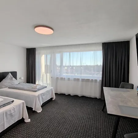 Modern Neuburg 79 - Neu - 3 - 6 Separate Betten, Ausgestattet, Smart Tv, Wi-fi Balkon 公寓 *