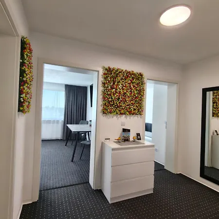 Modern Neuburg 79 - Neu - 3 - 6 Separate Betten, Ausgestattet, Smart Tv, Wi-fi Balkon *