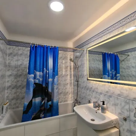 Modern Neuburg 79 - Neu - 3 - 6 Separate Betten, Ausgestattet, Smart Tv, Wi-fi Balkon 公寓 *