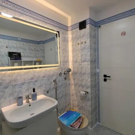 公寓 Modern Neuburg 79 - Neu - 3 - 6 Separate Betten, Ausgestattet, Smart Tv, Wi-fi Balkon *