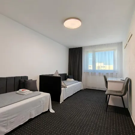 Modern Neuburg 79 - Neu - 3 - 6 Separate Betten, Ausgestattet, Smart Tv, Wi-fi Balkon * 多瑙河畔诺伊堡