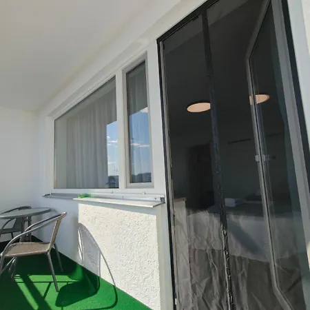 Modern Neuburg 79 - Neu - 3 - 6 Separate Betten, Ausgestattet, Smart Tv, Wi-fi Balkon