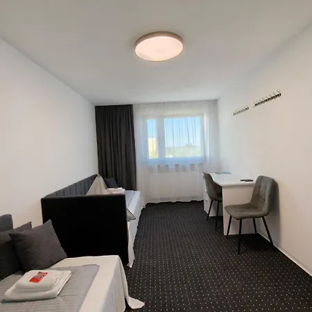 Modern Neuburg 79 - Neu - 3 - 6 Separate Betten, Ausgestattet, Smart Tv, Wi-fi Balkon 公寓 多瑙河畔诺伊堡