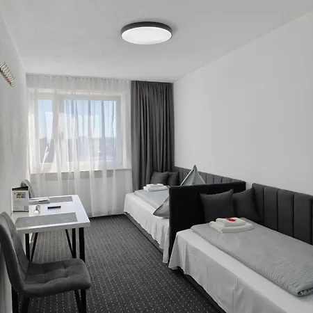 Modern Neuburg 79 - Neu - 3 - 6 Separate Betten, Ausgestattet, Smart Tv, Wi-fi Balkon 多瑙河畔诺伊堡