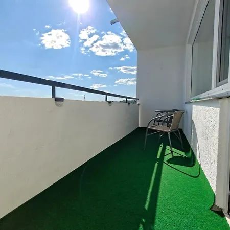 Modern Neuburg 79 - Neu - 3 - 6 Separate Betten, Ausgestattet, Smart Tv, Wi-fi Balkon 公寓 *