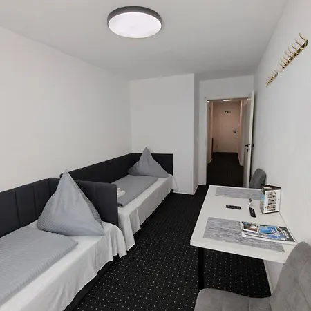 公寓 Modern Neuburg 79 - Neu - 3 - 6 Separate Betten, Ausgestattet, Smart Tv, Wi-fi Balkon